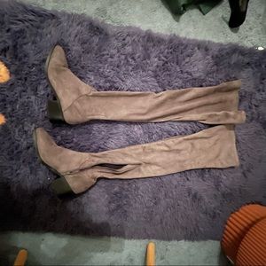 THIGH HIGH DARK GREY SUEDE BOOTS 7.5 STEVE MADDEN 10/10 condition